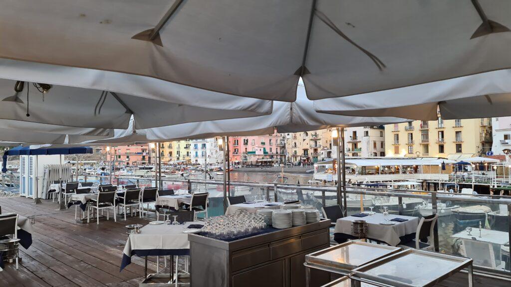 TOP 10 Cosa vedere a Sorrento. Sorrento Spiagge Costiera e... 29 Ristorante Il Delfino Marina Grande Sorrento 11