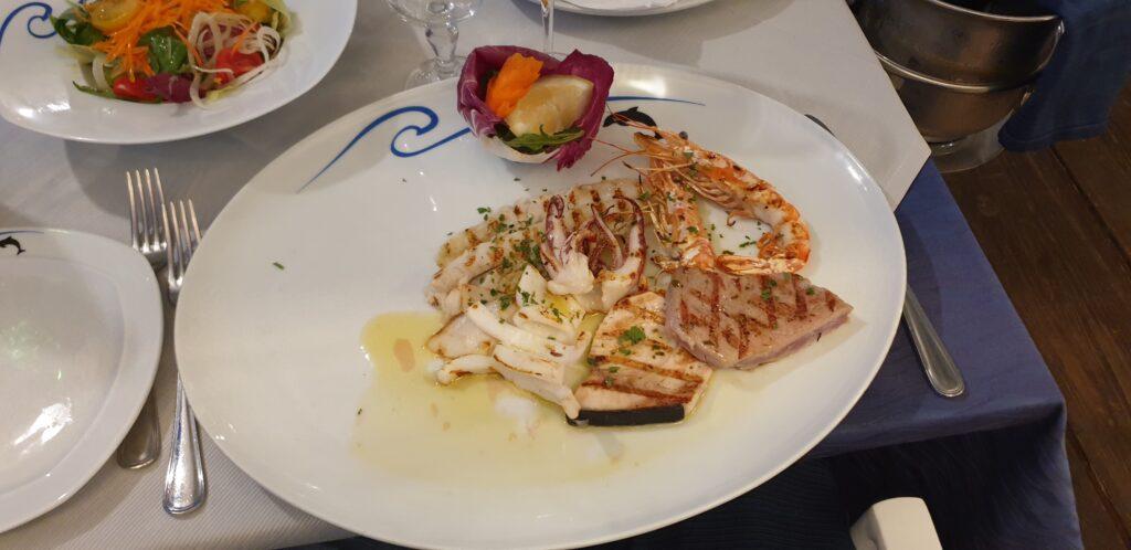TOP 10 Cosa vedere a Sorrento. Sorrento Spiagge Costiera e... 25 Ristorante Il Delfino Marina Grande Sorrento 13