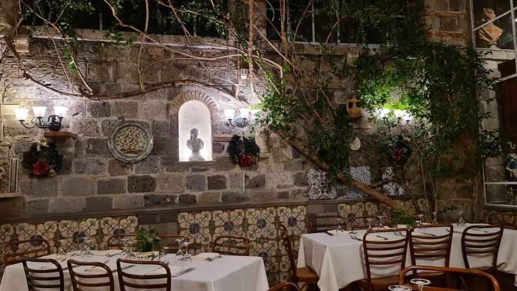 TOP 10 Cosa vedere a Sorrento. Sorrento Spiagge Costiera e... 53 Ristoranti a Sorrento OParrucchiano La Favorita 1