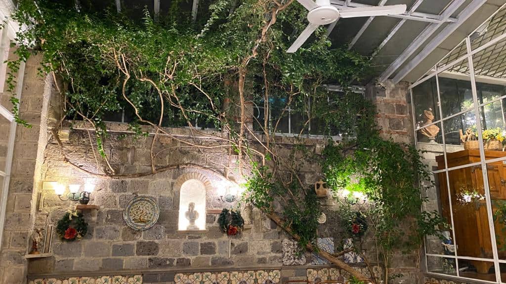 TOP 10 Cosa vedere a Sorrento. Sorrento Spiagge Costiera e... 61 Ristoranti a Sorrento OParrucchiano La Favorita 10