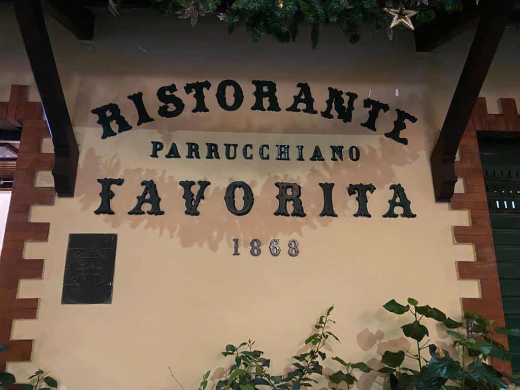 TOP 10 Cosa vedere a Sorrento. Sorrento Spiagge Costiera e... 63 Ristoranti a Sorrento OParrucchiano La Favorita 12