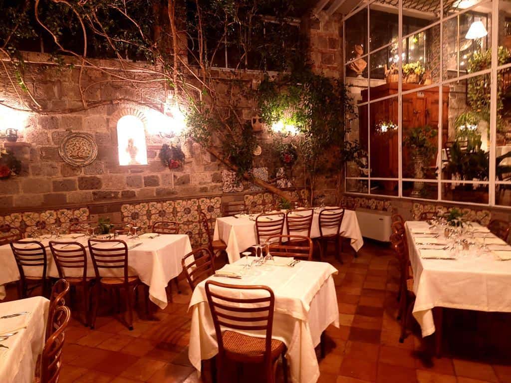 TOP 10 Cosa vedere a Sorrento. Sorrento Spiagge Costiera e... 59 Ristoranti a Sorrento OParrucchiano La Favorita 7