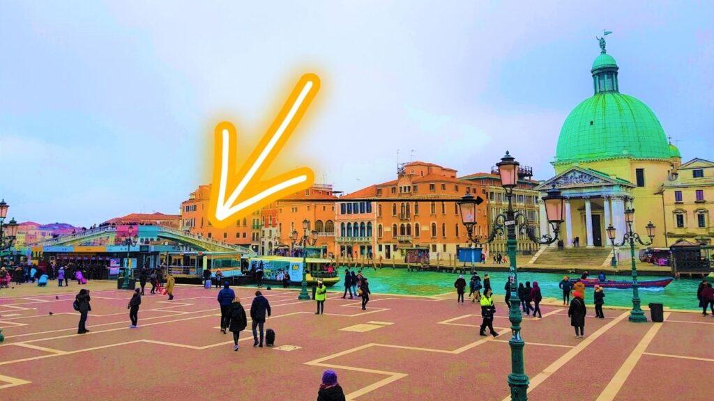 Top 10 più belle cose da vedere a Venezia 1 biglietteria vaporetti alluscita della stazione Venezia Santa Lucia Top 10 piu belle cose da vedere a Venezia Italia