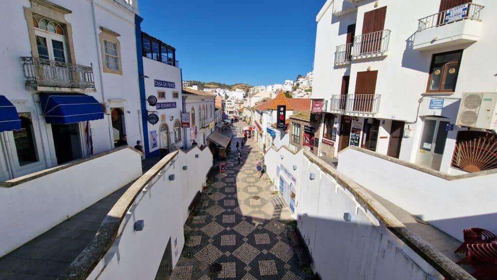 Albufeira cosa vedere? + Le migliori spiagge, quando andare e come arrivare 1 Via 5 de Outubro Albufeira Portogallo Algarve cosa vedere e quando andare