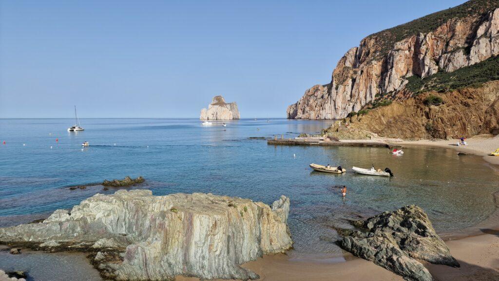 Spiaggia di Masua Sardegna: 1 splendida piscina naturale e meravigliose cose da vedere 2 Spiaggia di Masua Sardegna Una splendida piscina naturale e meravigliose cose da vedere