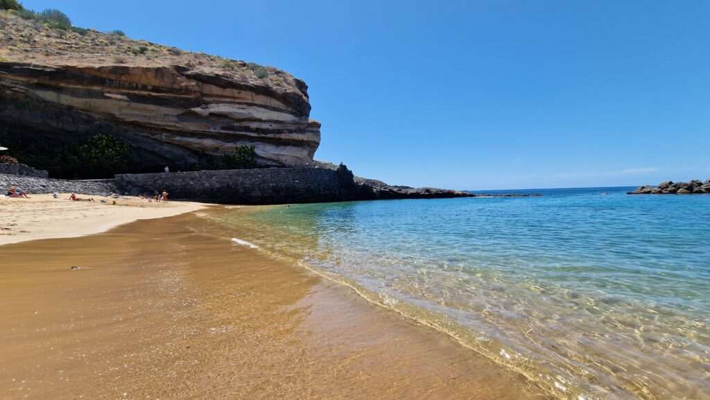 Spiagge Tenerife Sud: Cinque gioielli nascosti che ti lasceranno senza fiato! 5 Playa Abama Tenerife spiagge bagnasciuga