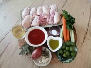 Carne tenera e deliziosa: Pollo alla Cacciatora ricetta originale Toscana 3 1.0 Preparazione pollo alla cacciatora ricetta originale ingredinenti