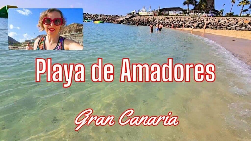 Spiaggia Playa de Amadores Gran Canaria: Un sogno da vivere! 2 Spiaggia Playa de Amadores a Gran Canaria con acque turchesi e sabbia dorata, ideale per relax e sport acquatici.