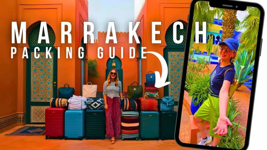 Cosa mettere in valigia per Marrakech? Come vestirsi a Marrakech? 2 Una donna sorridente con occhiali da sole, cappellino blu, maglietta blu e pantaloncini verdi è in piedi di fronte a diverse valigie colorate e borse in un ambiente con decorazioni in stile marocchino con la scritta "MARRAKECH PACKING GUIDE" in grande sopra di lei e una freccia bianca che punta verso le valigie.