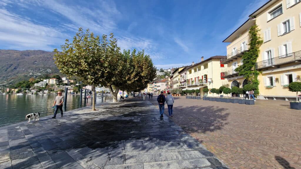 Scopri le belle Città Svizzere sul Verbano. Lago Maggiore Cosa Vedere, Orari e Consigli per i Costi! 8 Passeggiata gratuita sul lungolago di Ascona, un'ottima alternativa a budget ridotto sul Lago Maggiore.